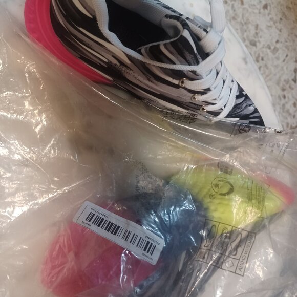 Women's Sneakers NWT Lace-Up 7.5 - 8 Zebra & Rainbows - Picture 6 of 6